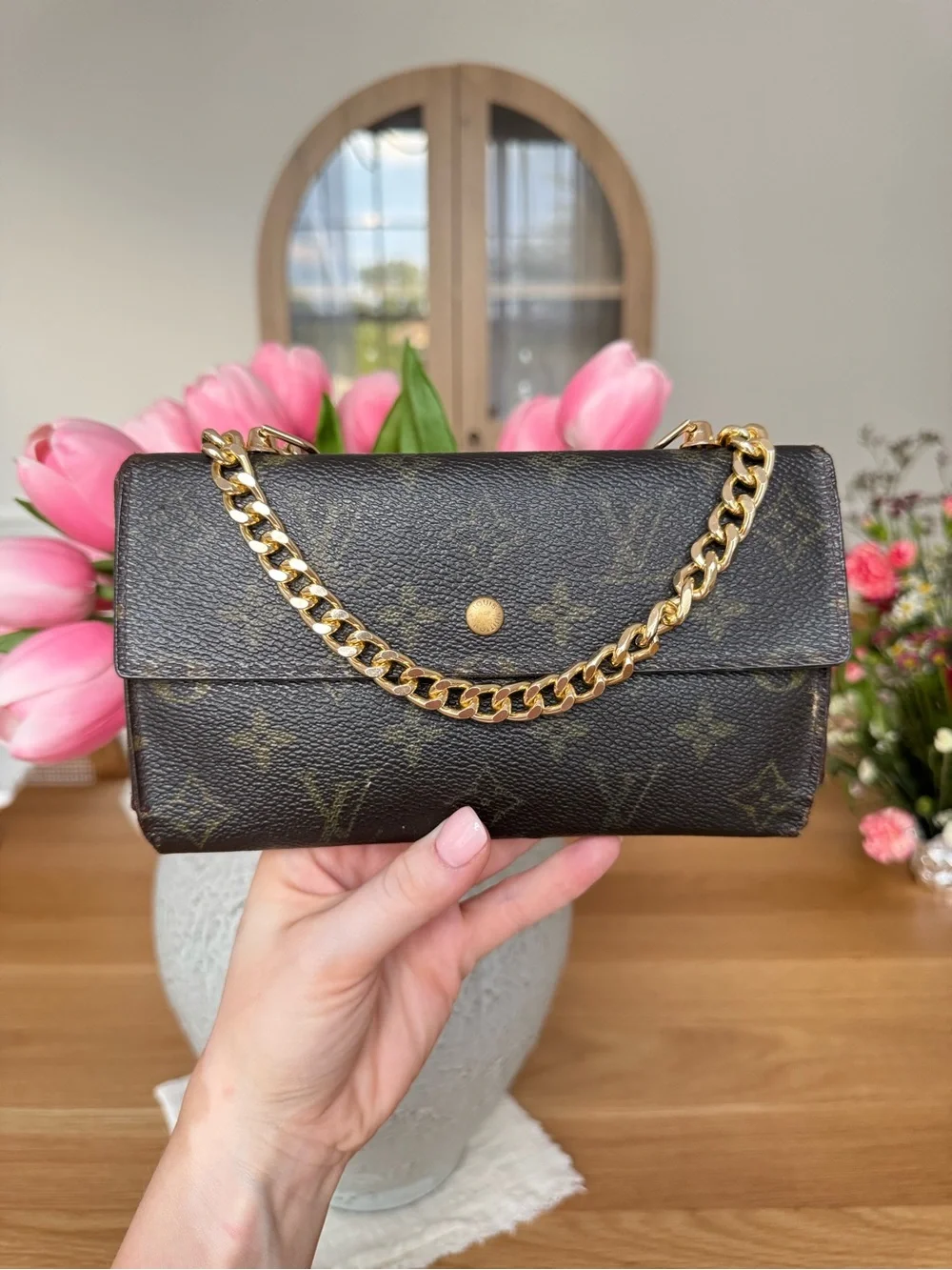 ✅AUTH✅LOUIS VUITTON WALLET IN A CHAIN